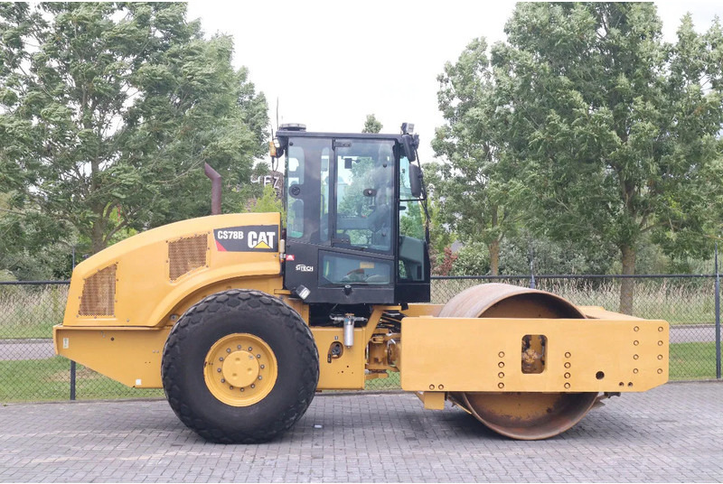 Caterpillar CS78B | TRIMBLE GPS | GOOD CONDITION - Henger: 4 kép. Caterpillar CS78B | TRIMBLE GPS | GOOD CONDITION - Henger: 4 kép.