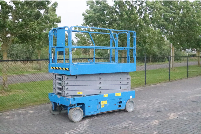 Genie GS-3246 | 12 METER | 318 KG - Ollós emelő: 3 kép. Genie GS-3246 | 12 METER | 318 KG - Ollós emelő: 3 kép.