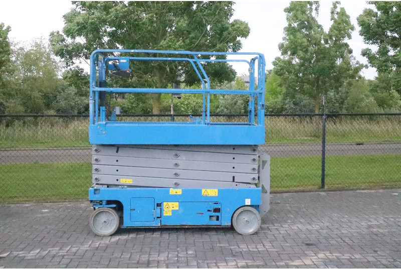 Genie GS-3246 | 12 METER | 318 KG - Ollós emelő: 1 kép. Genie GS-3246 | 12 METER | 318 KG - Ollós emelő: 1 kép.