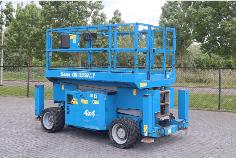 Genie GS-3369 RT | 12 METER | 454 kg - Ollós emelő: 2 kép. Genie GS-3369 RT | 12 METER | 454 kg - Ollós emelő: 2 kép.
