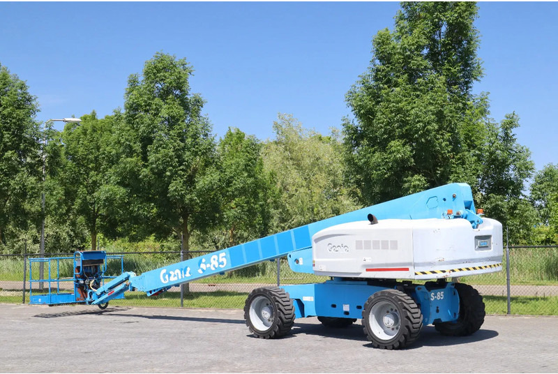 Genie S-85 | 28 METER | 227 KG - Teleszkópos emelő: 3 kép. Genie S-85 | 28 METER | 227 KG - Teleszkópos emelő: 3 kép.