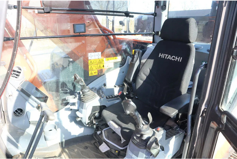 Lánctalpas kotró Hitachi ZX300 LC-7 | BUCKET | QUICK COUPLER | GOOD U/C!: 17 kép.