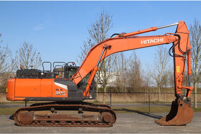 Hitachi ZX300 LC-7 | BUCKET | QUICK COUPLER | GOOD U/C! - Lánctalpas kotró: 4 kép. Hitachi ZX300 LC-7 | BUCKET | QUICK COUPLER | GOOD U/C! - Lánctalpas kotró: 4 kép.