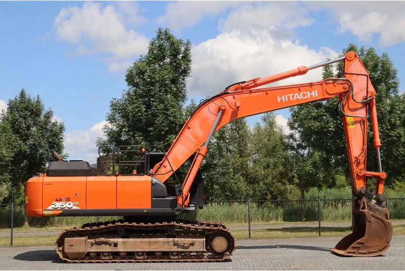 Hitachi ZX350LC-6 | 90% UNDERCARRIAGE | BUCKET | HAMMERLINES - Lánctalpas kotró: 4 kép. Hitachi ZX350LC-6 | 90% UNDERCARRIAGE | BUCKET | HAMMERLINES - Lánctalpas kotró: 4 kép.