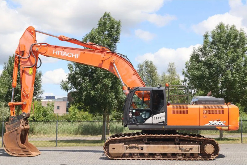 Hitachi ZX350LC-6 | 90% UNDERCARRIAGE | BUCKET | HAMMERLINES - Lánctalpas kotró: 1 kép. Hitachi ZX350LC-6 | 90% UNDERCARRIAGE | BUCKET | HAMMERLINES - Lánctalpas kotró: 1 kép.