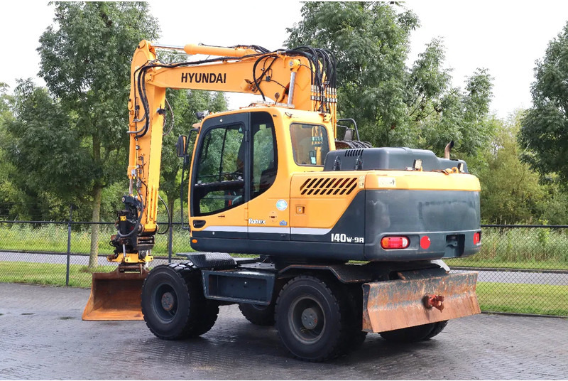 Hyundai ROBEX 140W-9A | ROTOTILT | BUCKET | ONLY 3502 HOUR! | GOOD TIRES - Gumikerekes kotró: 3 kép. Hyundai ROBEX 140W-9A | ROTOTILT | BUCKET | ONLY 3502 HOUR! | GOOD TIRES - Gumikerekes kotró: 3 kép.