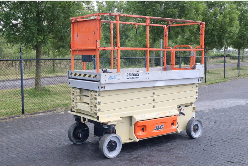 JLG 2646 ES | 10 METER | 450 KG - Ollós emelő: 2 kép. JLG 2646 ES | 10 METER | 450 KG - Ollós emelő: 2 kép.