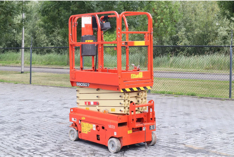 LGMG SS0507 | 6.3 METER | 230 KG | GS-1330 | ES1330 - Ollós emelő: 2 kép. LGMG SS0507 | 6.3 METER | 230 KG | GS-1330 | ES1330 - Ollós emelő: 2 kép.