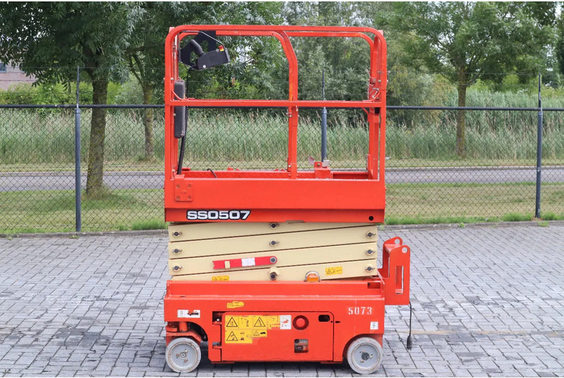 LGMG SS0507 | 6.3 METER | 230 KG | GS-1330 | ES1330 - Ollós emelő: 1 kép. LGMG SS0507 | 6.3 METER | 230 KG | GS-1330 | ES1330 - Ollós emelő: 1 kép.