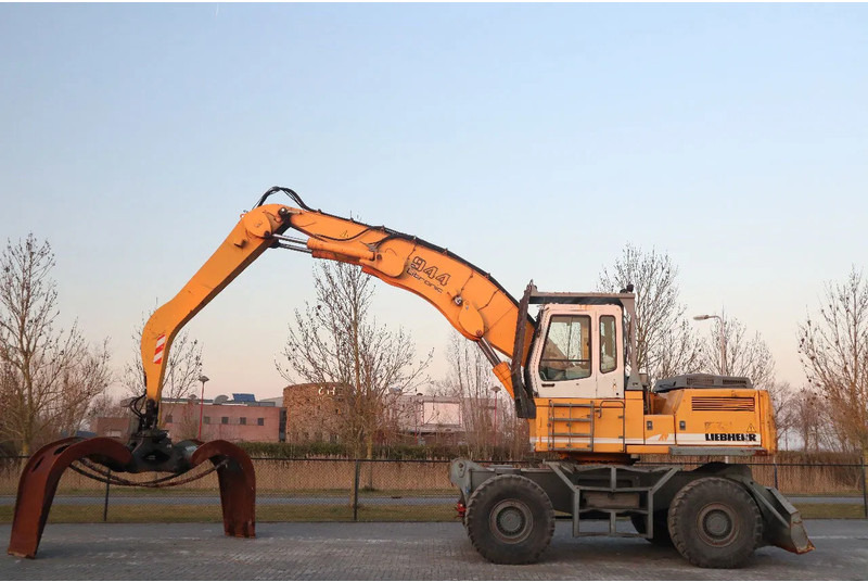 Liebherr A944 B HD | LOG GRAPPLE | HOLZGREIFER | TIMBER - Hulladék kotró: 1 kép. Liebherr A944 B HD | LOG GRAPPLE | HOLZGREIFER | TIMBER - Hulladék kotró: 1 kép.