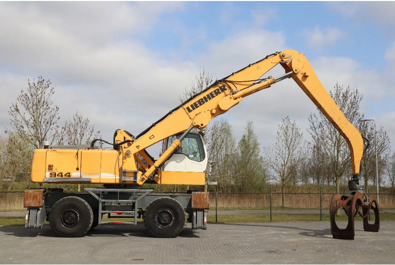 Liebherr A944 C HD | LOG GRAPPLE | HOLZGREIFER | TIMBER - Gumikerekes kotró: 4 kép. Liebherr A944 C HD | LOG GRAPPLE | HOLZGREIFER | TIMBER - Gumikerekes kotró: 4 kép.