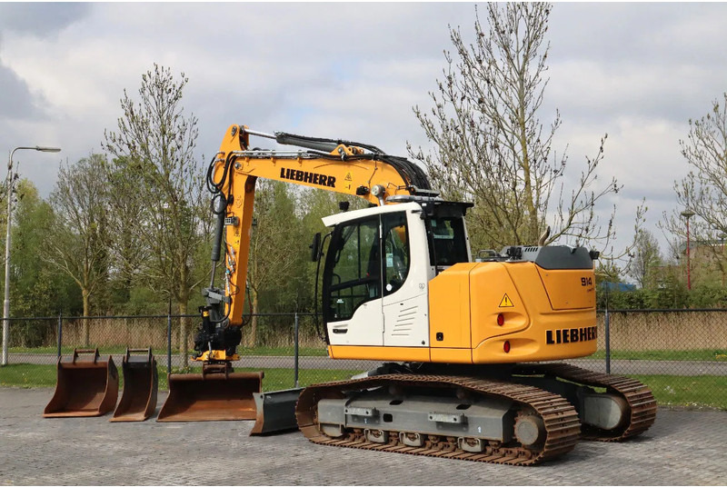 Liebherr R914 COMPACT S | ROTOTILT | 3X BUCKET | DOZERBLADE - Lánctalpas kotró: 3 kép. Liebherr R914 COMPACT S | ROTOTILT | 3X BUCKET | DOZERBLADE - Lánctalpas kotró: 3 kép.
