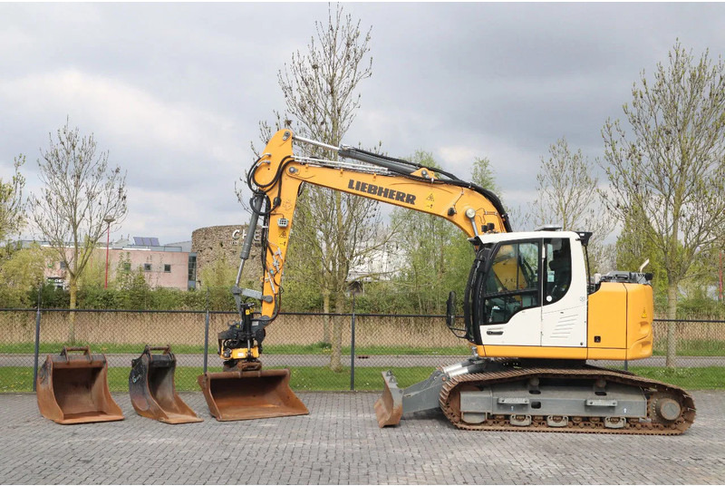 Liebherr R914 COMPACT S | ROTOTILT | 3X BUCKET | DOZERBLADE - Lánctalpas kotró: 1 kép. Liebherr R914 COMPACT S | ROTOTILT | 3X BUCKET | DOZERBLADE - Lánctalpas kotró: 1 kép.
