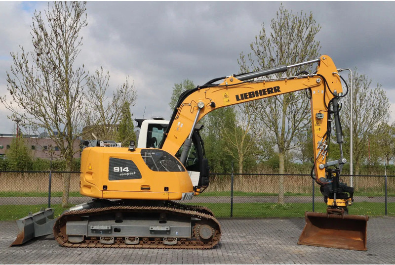 Liebherr R914 COMPACT S | ROTOTILT | 3X BUCKET | DOZERBLADE - Lánctalpas kotró: 4 kép. Liebherr R914 COMPACT S | ROTOTILT | 3X BUCKET | DOZERBLADE - Lánctalpas kotró: 4 kép.