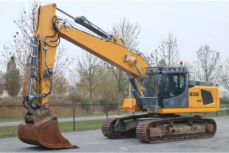 Liebherr R936 NLC | STRAIGHT BOOM | MAGNET GEN | OILQUICK - Lánctalpas kotró: 2 kép. Liebherr R936 NLC | STRAIGHT BOOM | MAGNET GEN | OILQUICK - Lánctalpas kotró: 2 kép.