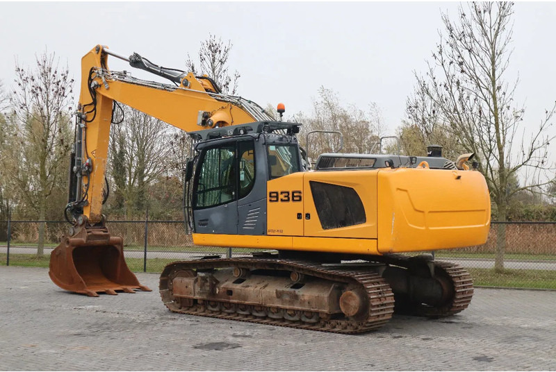 Liebherr R936 NLC | STRAIGHT BOOM | MAGNET GEN | OILQUICK - Lánctalpas kotró: 3 kép. Liebherr R936 NLC | STRAIGHT BOOM | MAGNET GEN | OILQUICK - Lánctalpas kotró: 3 kép.