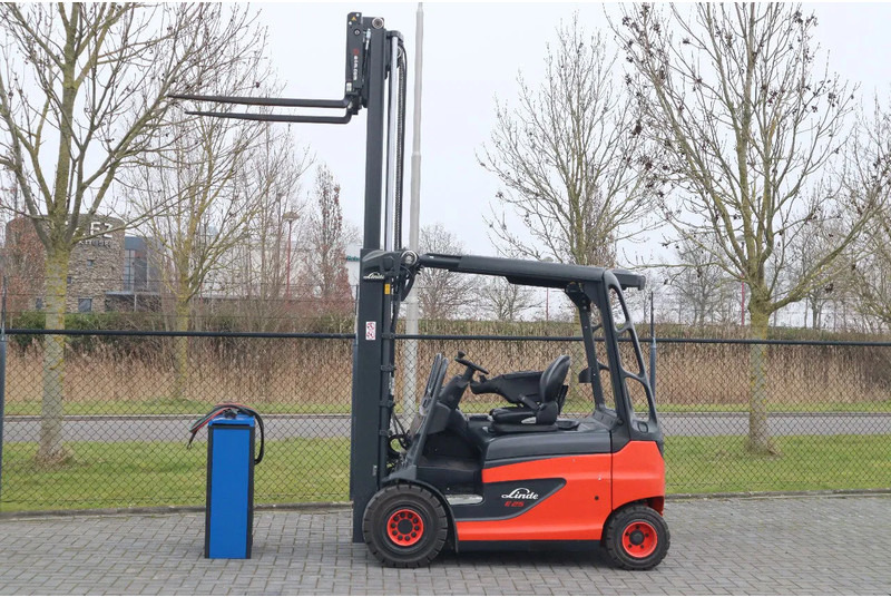 Linde E25 R-01 ROADSTER | DEMO | SIDESHIFT | FORK SPREADERS - Elektromos targonca: 1 kép. Linde E25 R-01 ROADSTER | DEMO | SIDESHIFT | FORK SPREADERS - Elektromos targonca: 1 kép.