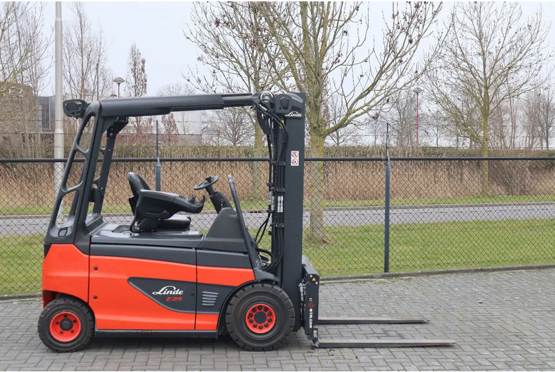 Linde E25 R-01 ROADSTER | DEMO | SIDESHIFT | FORK SPREADERS - Elektromos targonca: 4 kép. Linde E25 R-01 ROADSTER | DEMO | SIDESHIFT | FORK SPREADERS - Elektromos targonca: 4 kép.
