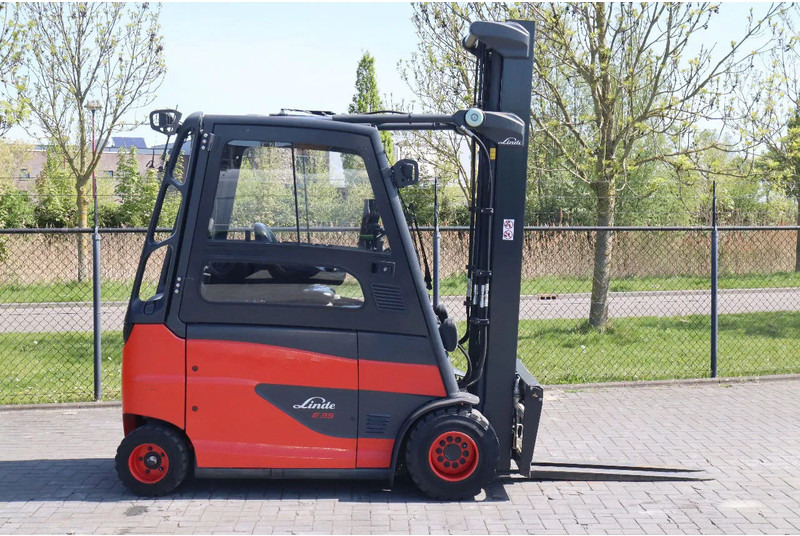 Linde E35 HL-01 | SIDESHIFT | POSITIONERS | LOW HOURS - Elektromos targonca: 4 kép. Linde E35 HL-01 | SIDESHIFT | POSITIONERS | LOW HOURS - Elektromos targonca: 4 kép.