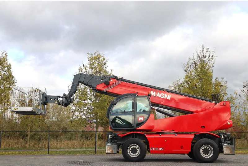 MAGNI RTH 5.35 S-M/C | WORKING PLATFORM | REMOTE | GOOD CONDITION - Teleszkópos rakodó: 1 kép. MAGNI RTH 5.35 S-M/C | WORKING PLATFORM | REMOTE | GOOD CONDITION - Teleszkópos rakodó: 1 kép.