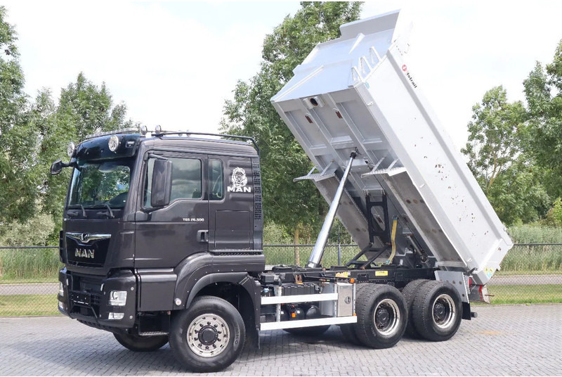 MAN TGS 26.500 | 6X6 | HYDRODRIVE | RETARDER | BIG AXLES | EURO 6 - Billenőplatós teherautó: 1 kép. MAN TGS 26.500 | 6X6 | HYDRODRIVE | RETARDER | BIG AXLES | EURO 6 - Billenőplatós teherautó: 1 kép.