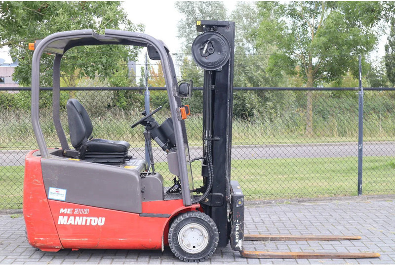 Manitou ME 318 | SIDESHIFT | FORK SPREADERS | TRIPLEX - Elektromos targonca: 4 kép. Manitou ME 318 | SIDESHIFT | FORK SPREADERS | TRIPLEX - Elektromos targonca: 4 kép.