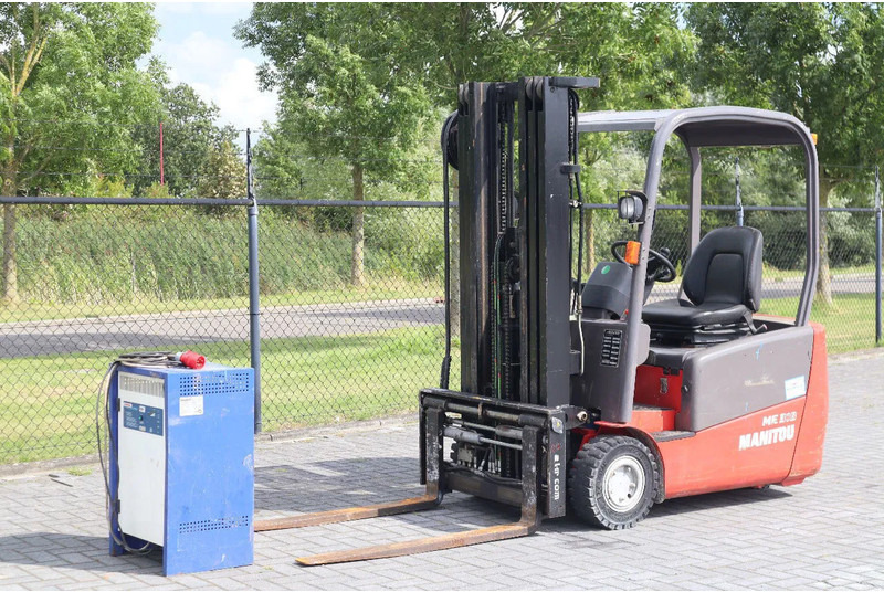 Manitou ME 318 | SIDESHIFT | FORK SPREADERS | TRIPLEX - Elektromos targonca: 2 kép. Manitou ME 318 | SIDESHIFT | FORK SPREADERS | TRIPLEX - Elektromos targonca: 2 kép.