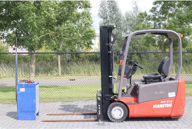 Manitou ME 318 | SIDESHIFT | FORK SPREADERS | TRIPLEX - Elektromos targonca: 1 kép. Manitou ME 318 | SIDESHIFT | FORK SPREADERS | TRIPLEX - Elektromos targonca: 1 kép.