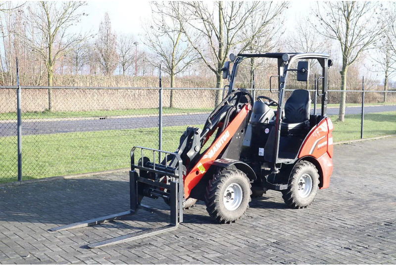 Manitou MLA 2-25 H | FORKS | QUICK COUPLER | NEW UNUSED - Gumikerekes homlokrakodó: 2 kép. Manitou MLA 2-25 H | FORKS | QUICK COUPLER | NEW UNUSED - Gumikerekes homlokrakodó: 2 kép.