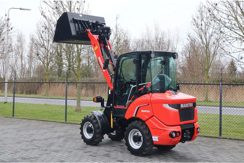 Manitou MLA 3-25 H | BUCKET | QUICK COUPLER | NEW UNUSED - Gumikerekes homlokrakodó: 3 kép. Manitou MLA 3-25 H | BUCKET | QUICK COUPLER | NEW UNUSED - Gumikerekes homlokrakodó: 3 kép.