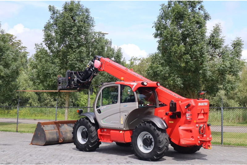 Manitou MLT 960 | SWING HYDR. QUICK COUPLER | HYDR. FORKS | BUCKET - Teleszkópos rakodó: 3 kép. Manitou MLT 960 | SWING HYDR. QUICK COUPLER | HYDR. FORKS | BUCKET - Teleszkópos rakodó: 3 kép.