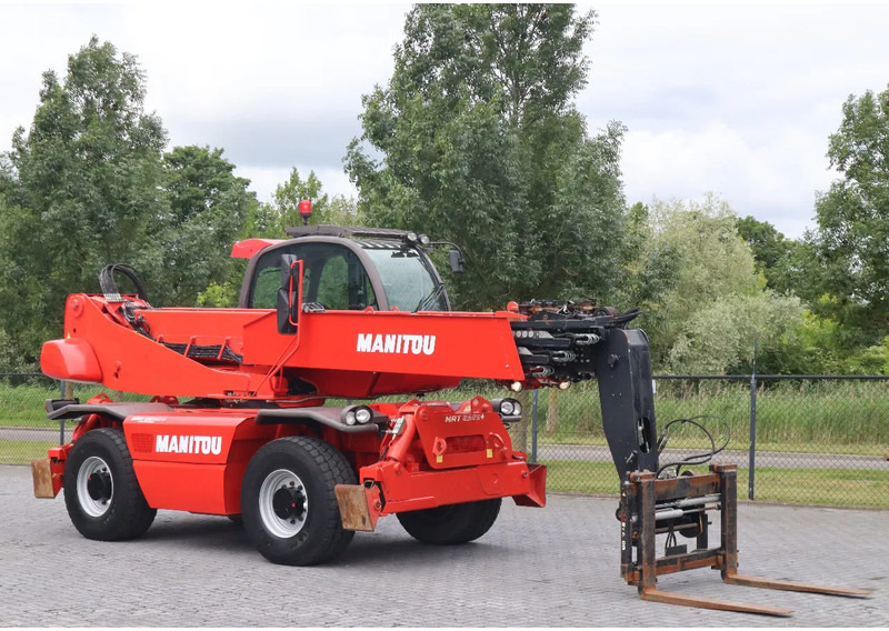 Manitou MRT 2540+ PRIVILEGE | HYDR. FORKS | REMOTE CTRL | PT1500 WINCH - Rakodógép: 5 kép. Manitou MRT 2540+ PRIVILEGE | HYDR. FORKS | REMOTE CTRL | PT1500 WINCH - Rakodógép: 5 kép.