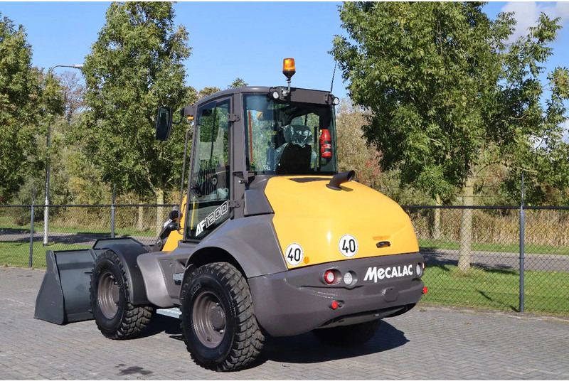 Mecalac AF 1200 | NEW / UNUSED | 40 KM/H | BUCKET | FULL OPTION - Gumikerekes homlokrakodó: 3 kép. Mecalac AF 1200 | NEW / UNUSED | 40 KM/H | BUCKET | FULL OPTION - Gumikerekes homlokrakodó: 3 kép.