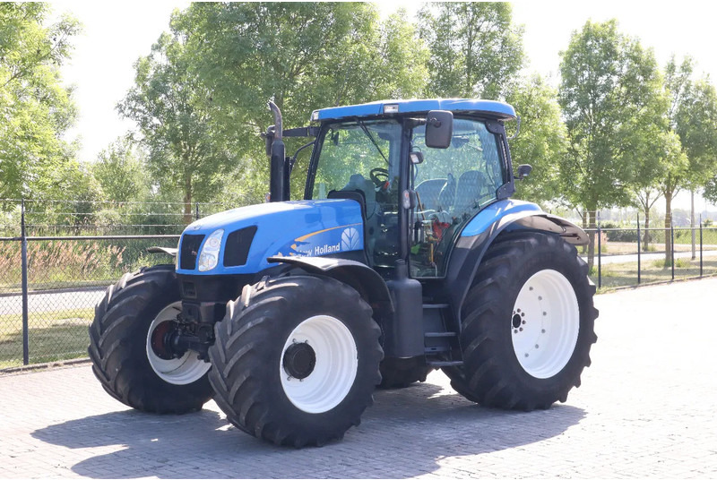 New Holland TS135A | 40 KM/H | 4X4 | SUPERSTEER - Traktor: 1 kép. New Holland TS135A | 40 KM/H | 4X4 | SUPERSTEER - Traktor: 1 kép.