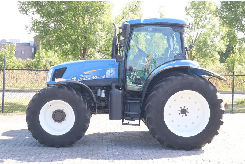 New Holland TS135A | 40 KM/H | 4X4 | SUPERSTEER - Traktor: 2 kép. New Holland TS135A | 40 KM/H | 4X4 | SUPERSTEER - Traktor: 2 kép.