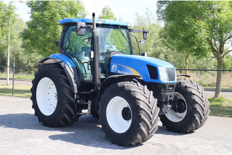 New Holland TS135A | 40 KM/H | 4X4 | SUPERSTEER - Traktor: 5 kép. New Holland TS135A | 40 KM/H | 4X4 | SUPERSTEER - Traktor: 5 kép.