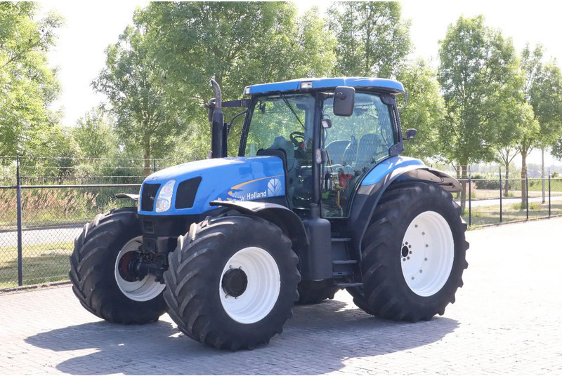 New Holland TS135A | 40 KM/H | 4X4 | SUPERSTEER - Traktor: 1 kép. New Holland TS135A | 40 KM/H | 4X4 | SUPERSTEER - Traktor: 1 kép.
