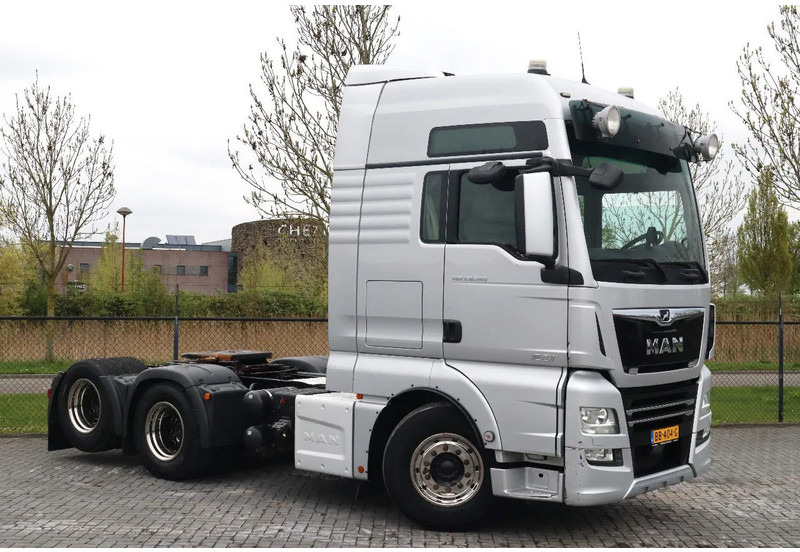 MAN TGX 28.580 | 6X2 | RETARDER | FULL OPTION | EURO 6 - Nyergesvontató: 3 kép. MAN TGX 28.580 | 6X2 | RETARDER | FULL OPTION | EURO 6 - Nyergesvontató: 3 kép.