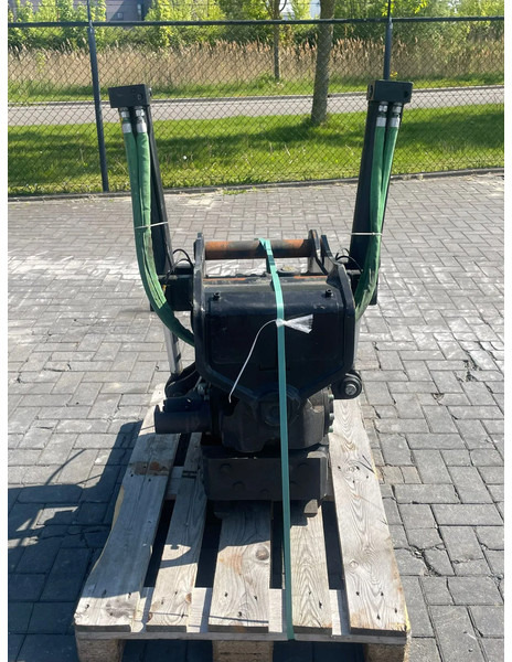 STEELWRIST X18 SQ60-5 | S60 | OILQUICK SYSTEM | CLS - Tiltrotátor - Építőipari gépek: 2 kép. STEELWRIST X18 SQ60-5 | S60 | OILQUICK SYSTEM | CLS - Tiltrotátor - Építőipari gépek: 2 kép.