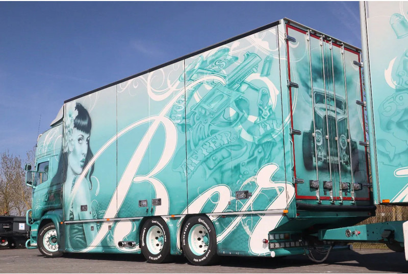 Scania R560 V8 | BERTHONS HOT ROD | CUSTOM SPECIAL TRUCK - Dobozos felépítményű teherautó: 3 kép. Scania R560 V8 | BERTHONS HOT ROD | CUSTOM SPECIAL TRUCK - Dobozos felépítményű teherautó: 3 kép.