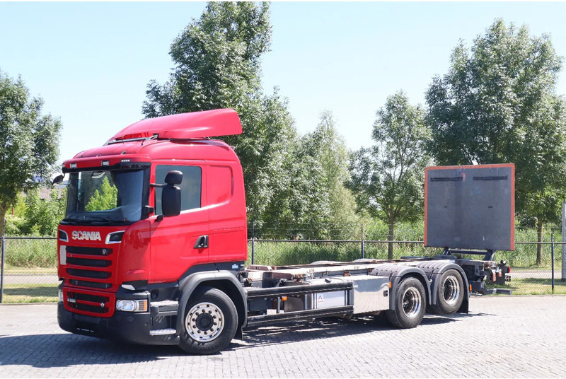 Scania R580 V8 | 6X2 | BDF | RETARDER | TAILLIFT | EURO 6 - Cserefelépítményes teherautó: 1 kép. Scania R580 V8 | 6X2 | BDF | RETARDER | TAILLIFT | EURO 6 - Cserefelépítményes teherautó: 1 kép.