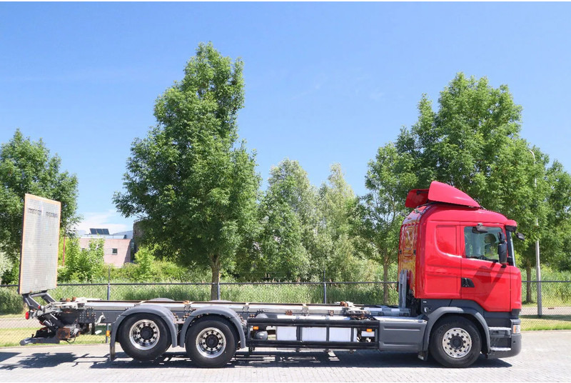 Scania R580 V8 | 6X2 | BDF | RETARDER | TAILLIFT | EURO 6 - Alvaz teherautó: 4 kép. Scania R580 V8 | 6X2 | BDF | RETARDER | TAILLIFT | EURO 6 - Alvaz teherautó: 4 kép.