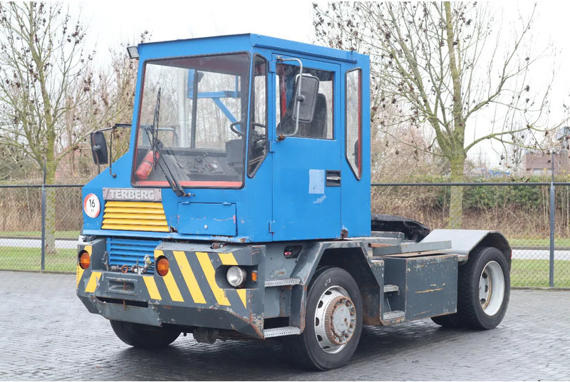 Terberg RT 20 | 4X4 | TERMINAL TRACTOR | DUTCH REG. - Terminál targoncá: 2 kép. Terberg RT 20 | 4X4 | TERMINAL TRACTOR | DUTCH REG. - Terminál targoncá: 2 kép.