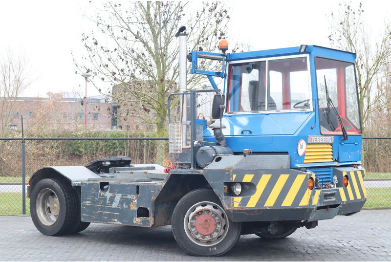 Terberg RT 20 | 4X4 | TERMINAL TRACTOR | DUTCH REG. - Terminál targoncá: 4 kép. Terberg RT 20 | 4X4 | TERMINAL TRACTOR | DUTCH REG. - Terminál targoncá: 4 kép.