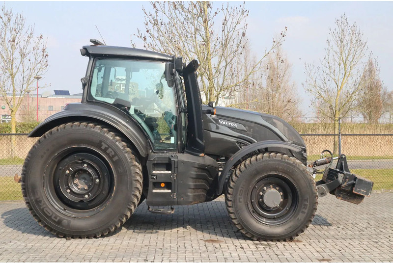 Valtra T234 D UNLIMITED | FRONT PTO | 53 KM/H | FULL OPTION - Traktor: 4 kép. Valtra T234 D UNLIMITED | FRONT PTO | 53 KM/H | FULL OPTION - Traktor: 4 kép.