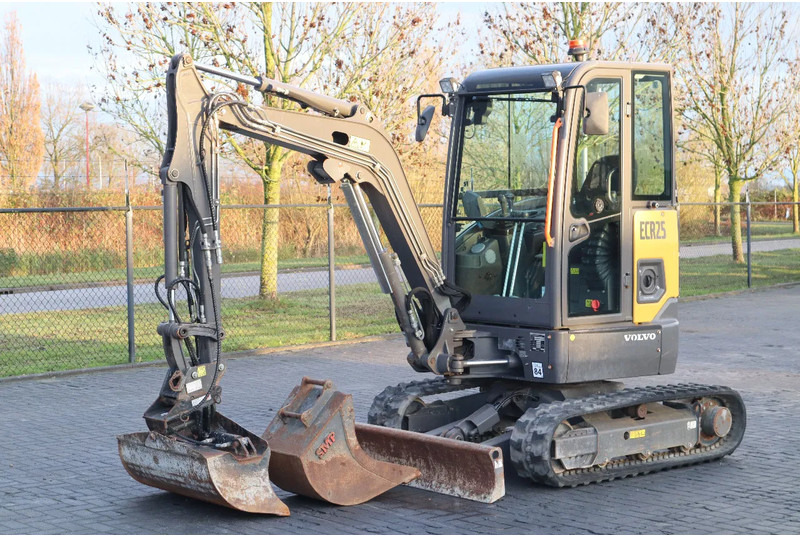 Volvo ECR25 ELEKTRIC | JECR25D | TILTBUCKET | BUCKET | LOW HOURS - Minikotró: 2 kép. Volvo ECR25 ELEKTRIC | JECR25D | TILTBUCKET | BUCKET | LOW HOURS - Minikotró: 2 kép.