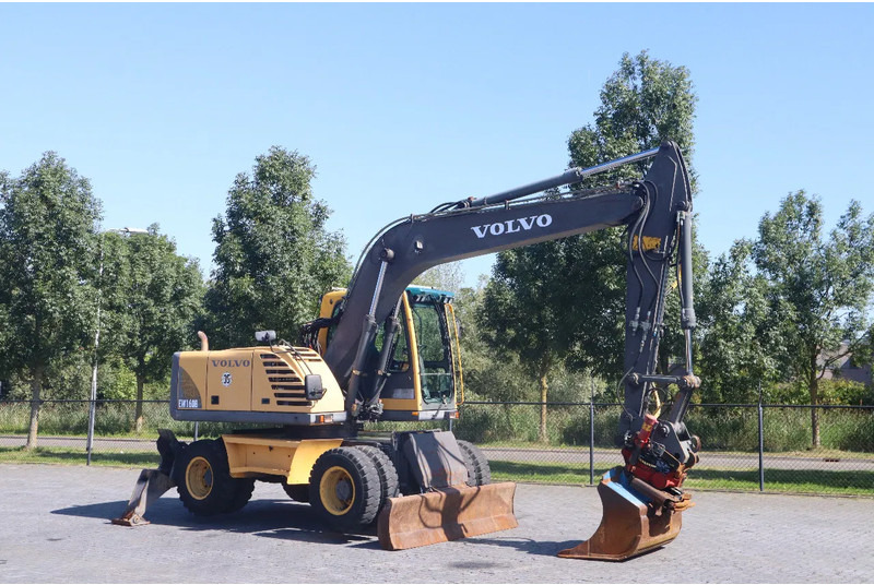 Volvo EW160B | EW 160 B | TILT ROTATOR | BUCKET | OUTRIGGERS | BLADE - Gumikerekes kotró: 5 kép. Volvo EW160B | EW 160 B | TILT ROTATOR | BUCKET | OUTRIGGERS | BLADE - Gumikerekes kotró: 5 kép.