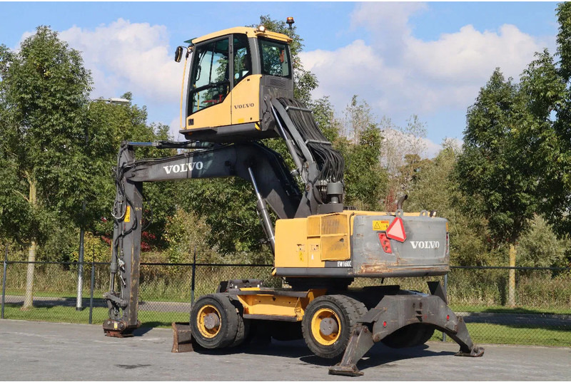 Volvo EW160C | EW 160 C | LIFT CAB | DOZERBLADE | QUICK COUPLER - Gumikerekes kotró: 3 kép. Volvo EW160C | EW 160 C | LIFT CAB | DOZERBLADE | QUICK COUPLER - Gumikerekes kotró: 3 kép.