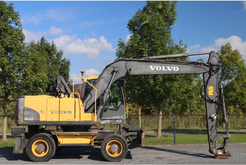 Volvo EW160C | EW 160 C | LIFT CAB | DOZERBLADE | QUICK COUPLER - Gumikerekes kotró: 4 kép. Volvo EW160C | EW 160 C | LIFT CAB | DOZERBLADE | QUICK COUPLER - Gumikerekes kotró: 4 kép.