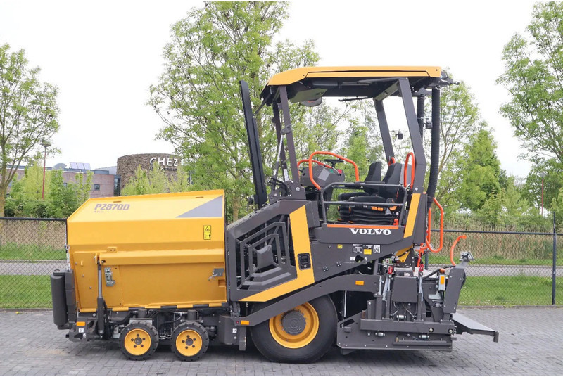 Volvo P2870 D ABG | ASPHALT PAVER | NEW / UNUSED | BOMAG BF300 - Aszfaltozó gép: 1 kép. Volvo P2870 D ABG | ASPHALT PAVER | NEW / UNUSED | BOMAG BF300 - Aszfaltozó gép: 1 kép.